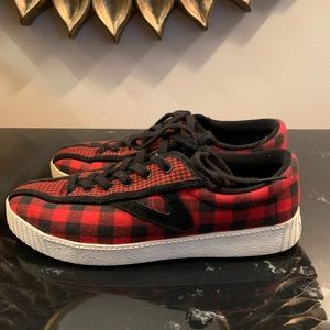 Women’s Tretorn size 7